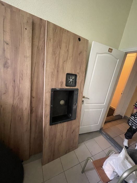 Меблі для кавʼярні або кухні