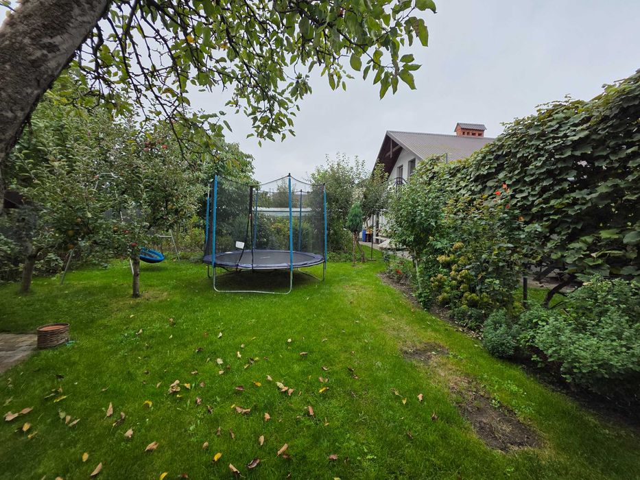 Особняк Городок в.Мазепи знаходиться в гарному з багатою зеленню місці