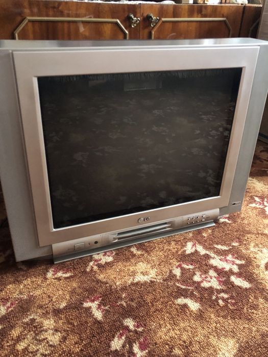Телевізор LG Flatron, діагональ 52,5 см.