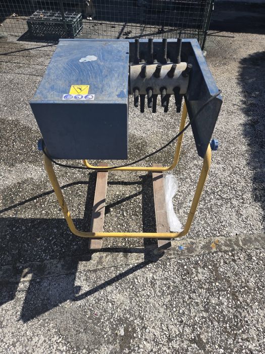 Máquina despenar frangos
