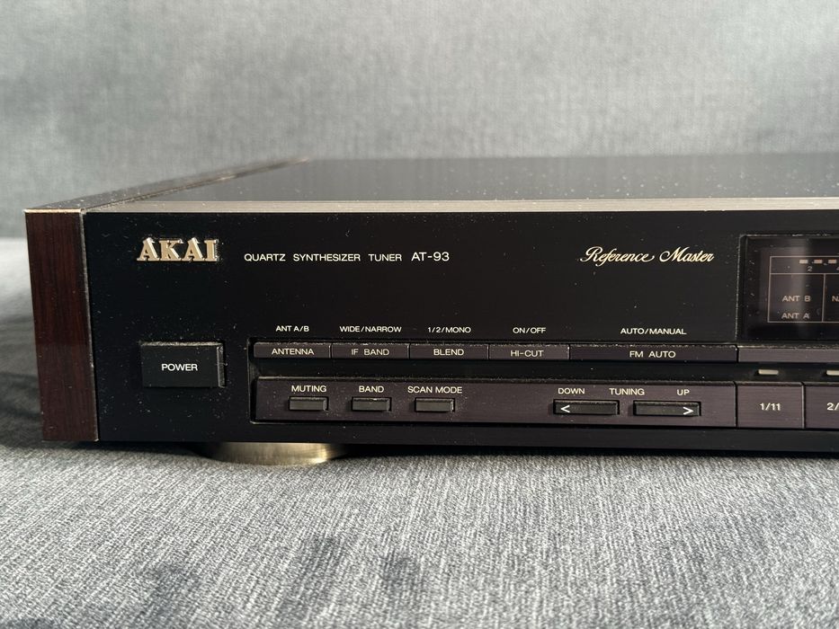Akai AT-93  tuner radiowy