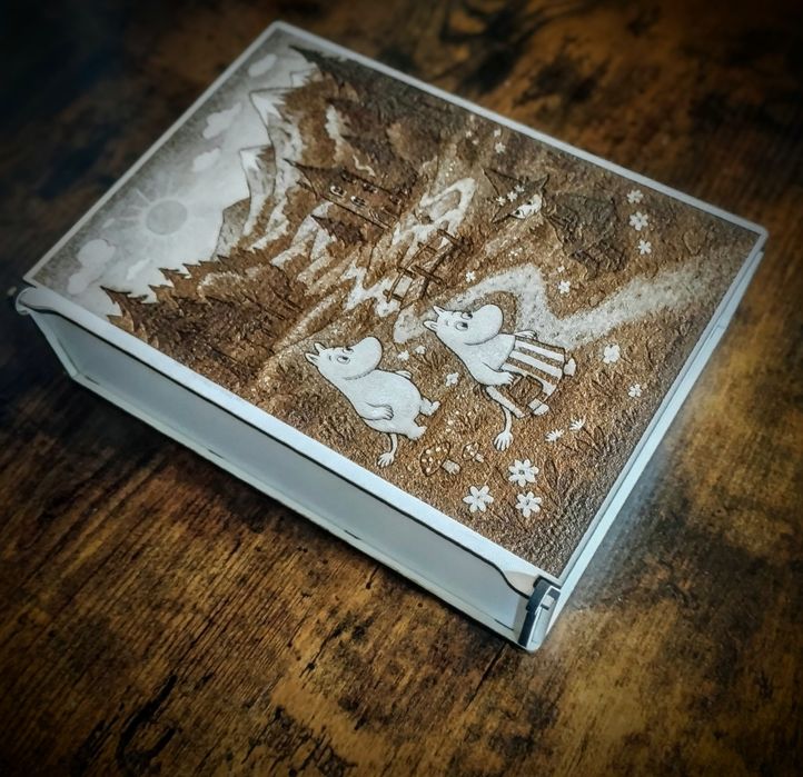 Duże pudełko białe - z motywem Dolina Muminków - szkatułka na prezent