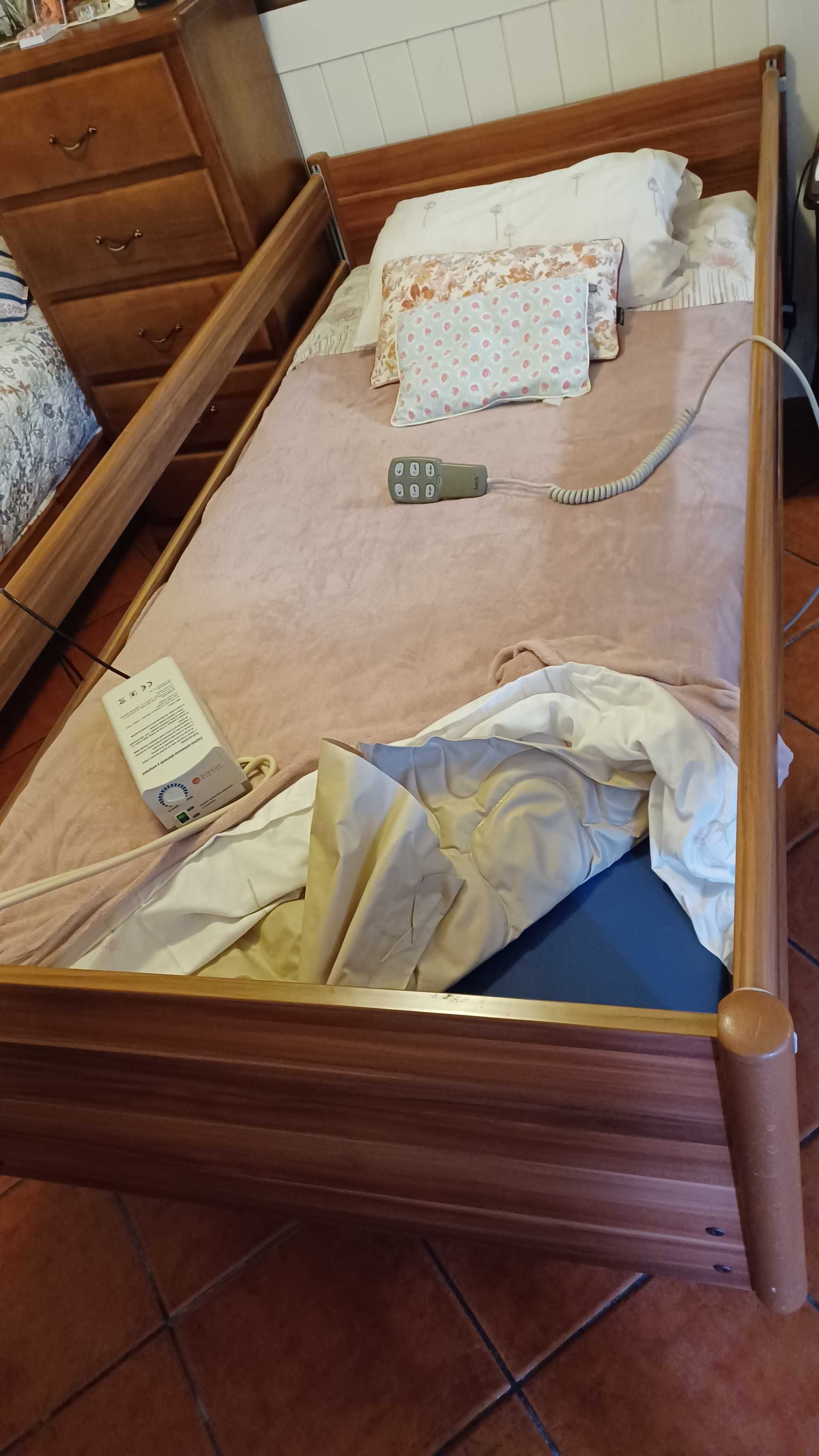 cama articulada eléctrica com comando + colchão antiescaras eléctrico