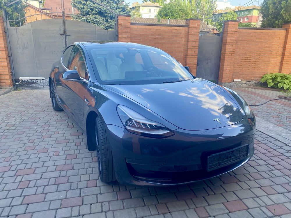 Tesla model 3 PERFORMANCE