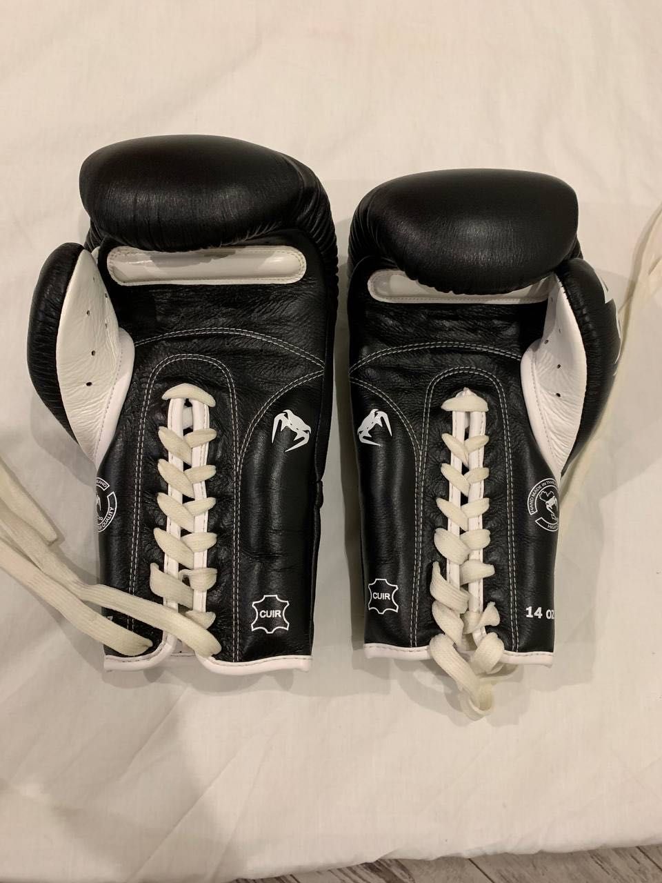 Боксерські рукавиці Venum Giant 3.0 Pro boxing gloves