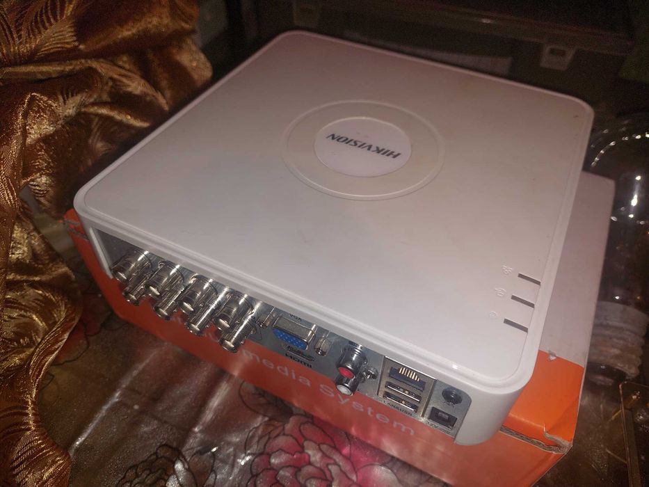 Відеорегістратор Hikvision DS-7108HQHI-K1 S Гибридный видеорегистратор