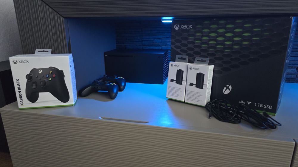 Xbox Series X - jak nowy! Zestaw premium, warto!