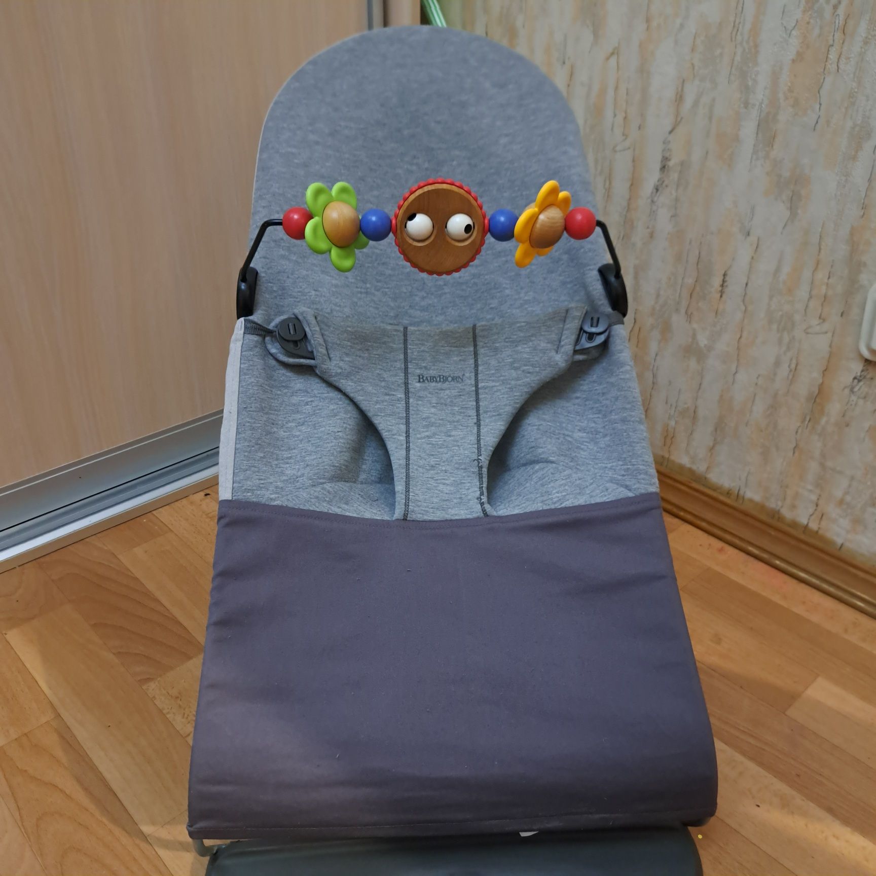 Шезлонг для малюків Babybjorn