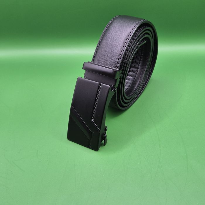 Pasek ze skóry do spodni eleganckich i jeansów z metalową klamrą Nowy