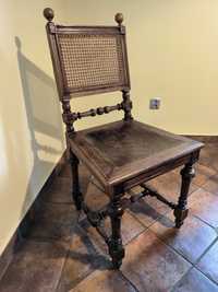 Krzesło antyk stare drewniane siatkarz drewna brązowe siatkowe oparcie