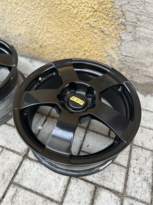Felgi 16 cali 5x114.3 ET45 Niemiecki producent znaczki BBS czarne