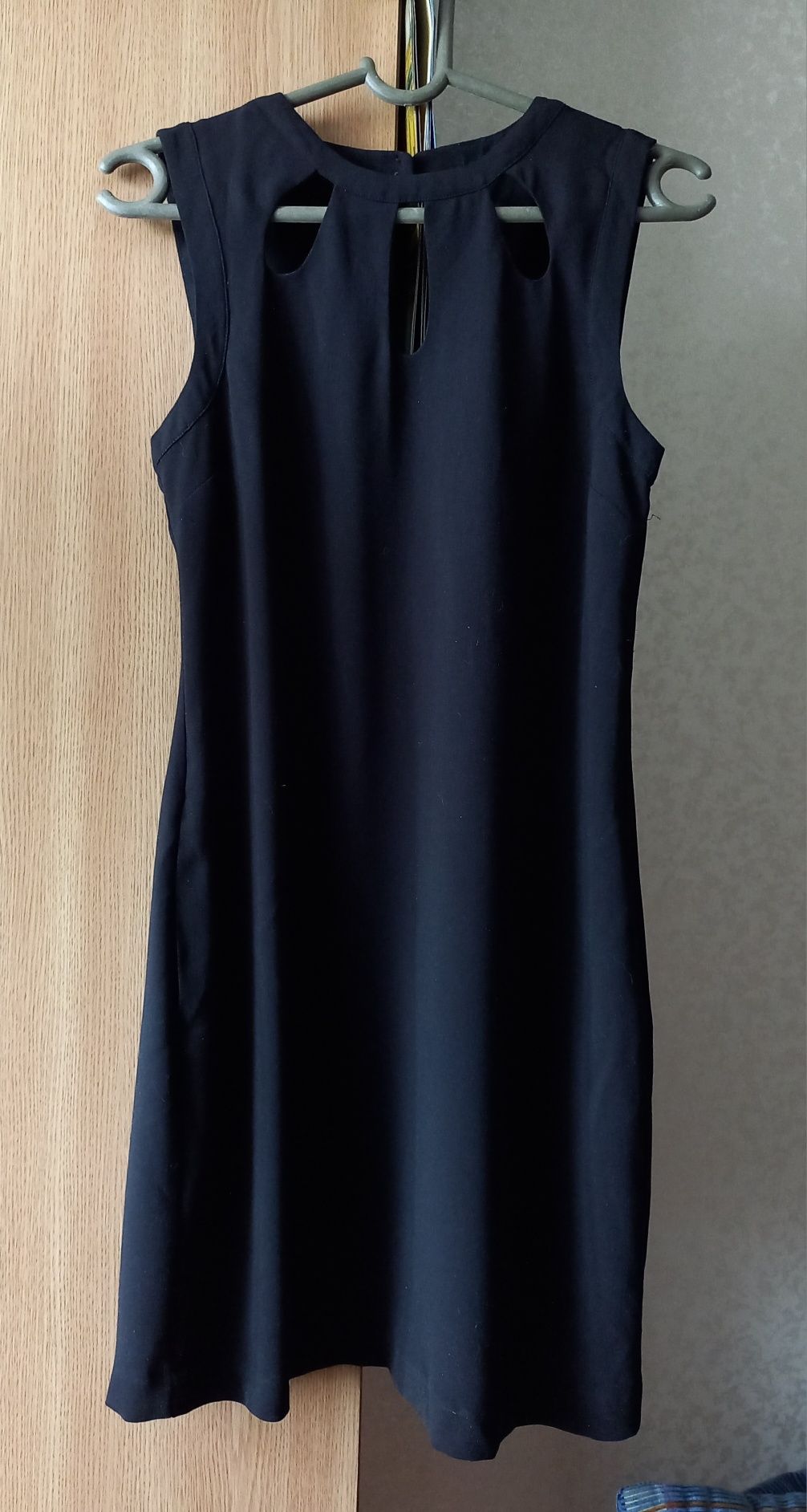 Чёрное летнее платье фирмы Oasis, 36р.