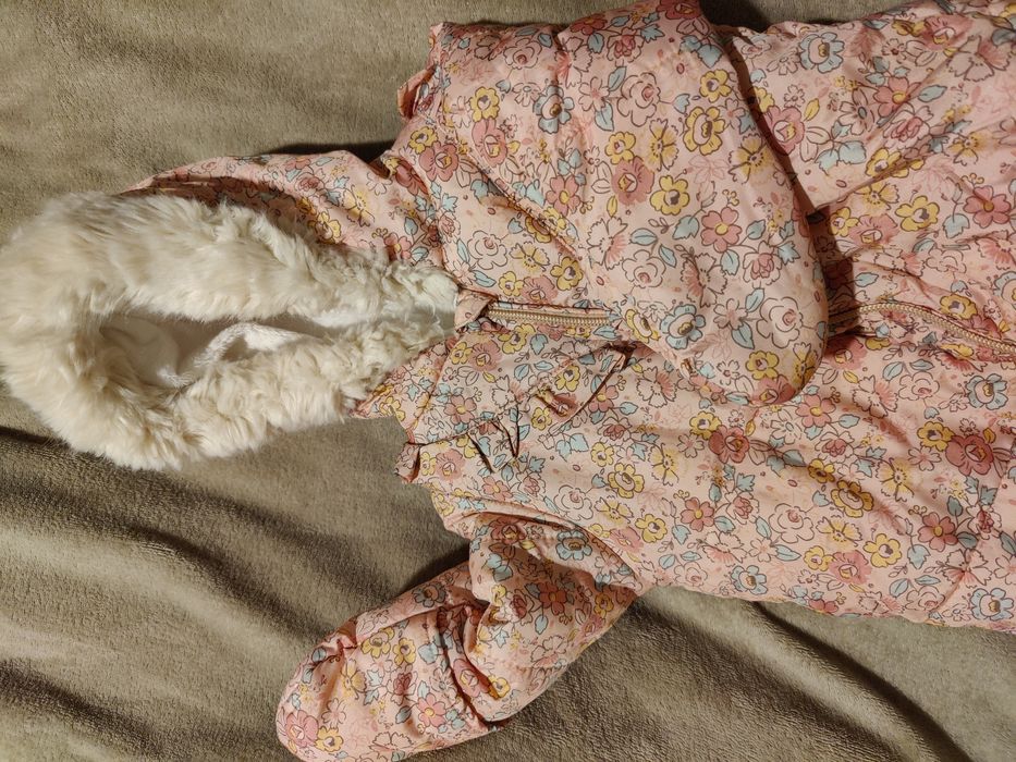 Piękny kombinezon zimowy, jesienny, wiosenny w kwiaty