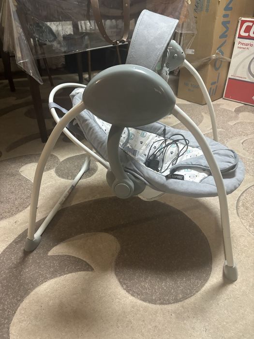 Крісло-гойдалка для немовлят