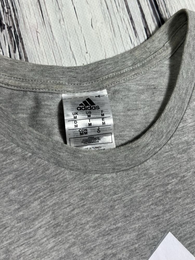 Adidas серая m футболка оригинал М