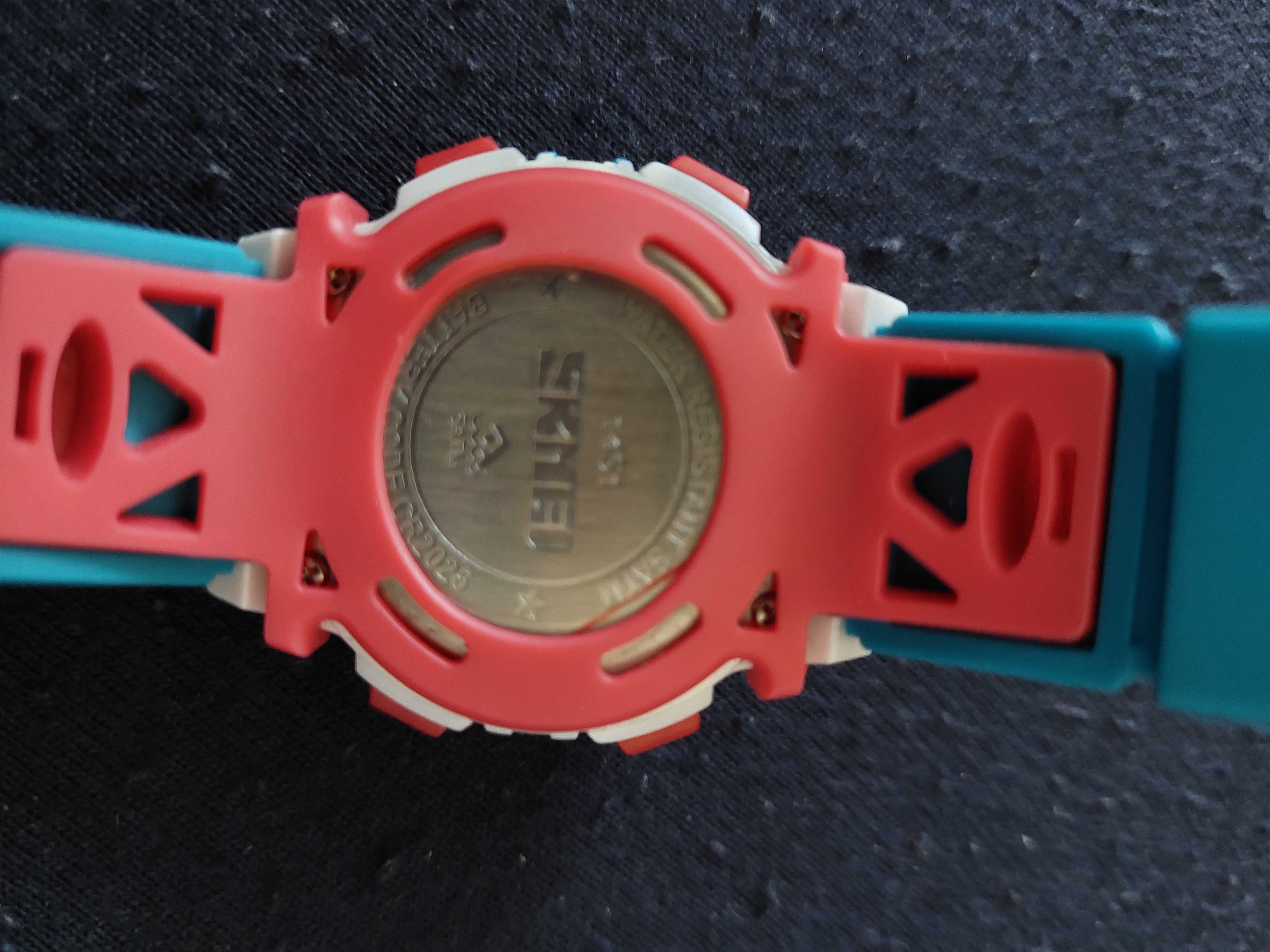Sportowy zegarek dziecięcy SKMEI kolorowy led  pudełko niebieski