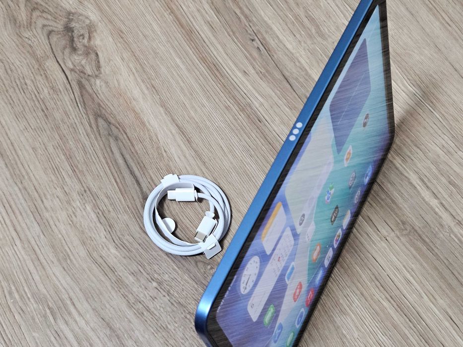 Apple iPad 2025  A16 11Gen Blue , 128GB ,Bypass. iOs 26