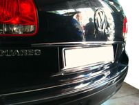 Volkswagen Touareg 2002-2010 Хром планка над номером Carmos