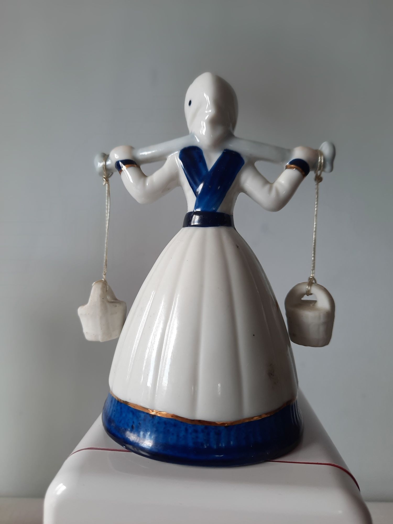 Figurka z porcelany, gong dla wzniesienia toa