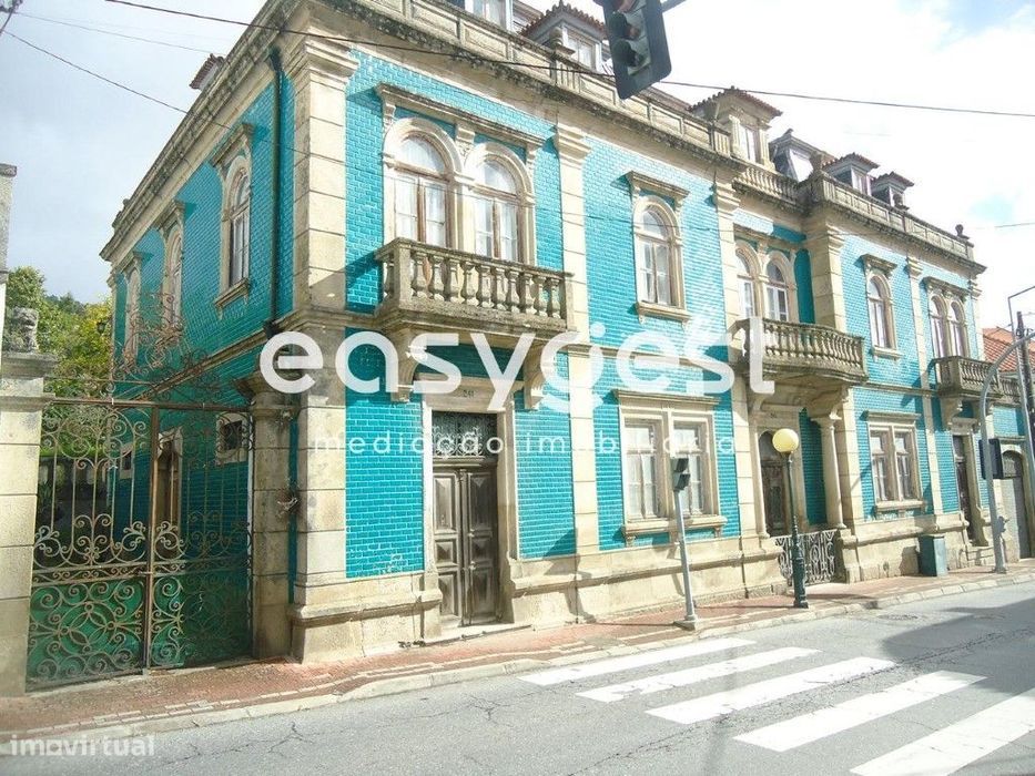 Palacete T19 com 3 pisos situado na Vila do Tortosendo, Covilhã