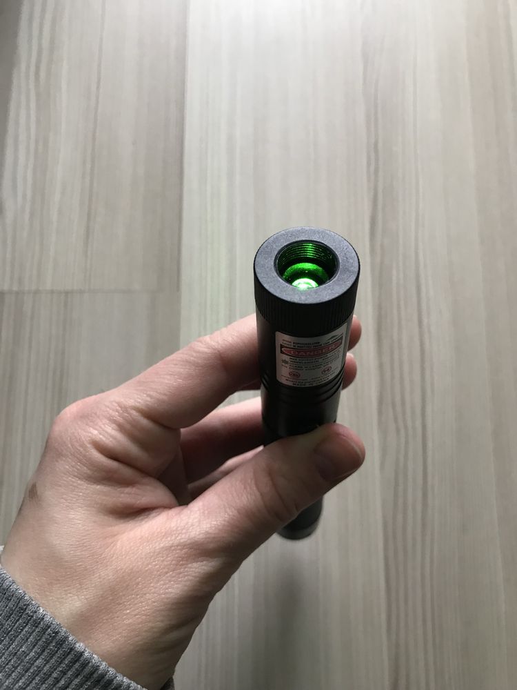 Лазерная указка зеленый луч