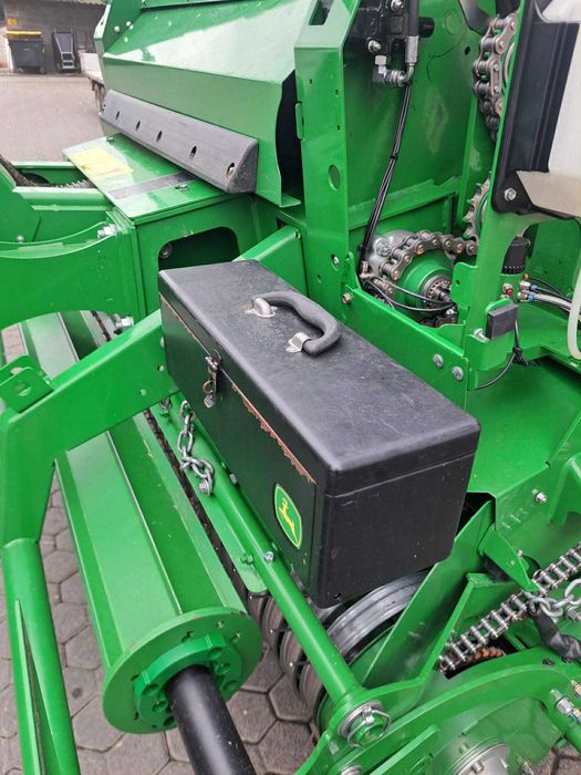 Prasa John Deere V451M