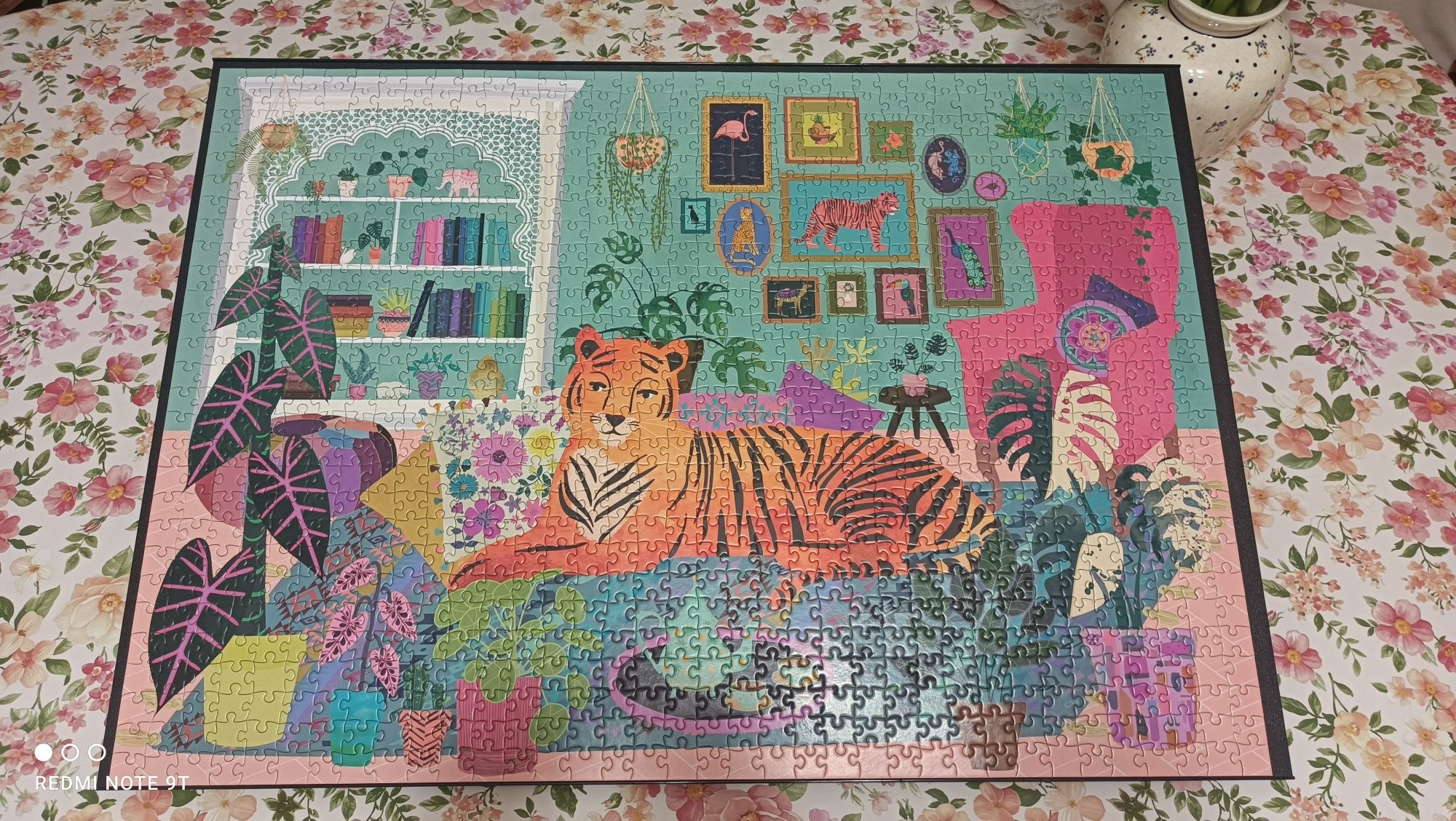 Puzzle 1000 Elena Essex Tiger Lounge