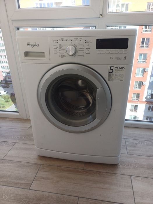 Продам пральну машину Whirpool на запчастини або під відновлення