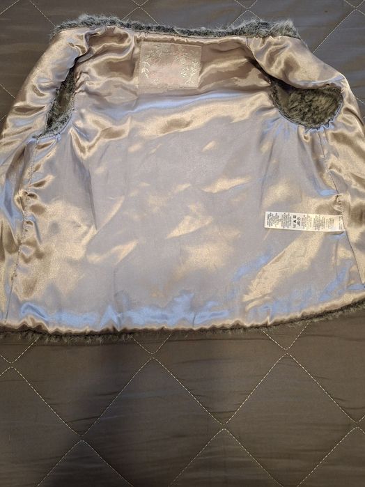 Тепла жилетка для дівчинки(8-10 років)