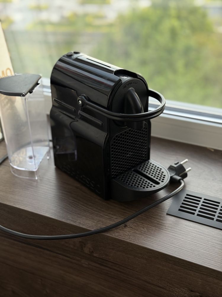Капсульна кавоварка Delonghi Nespresso Inissia EN 80.B