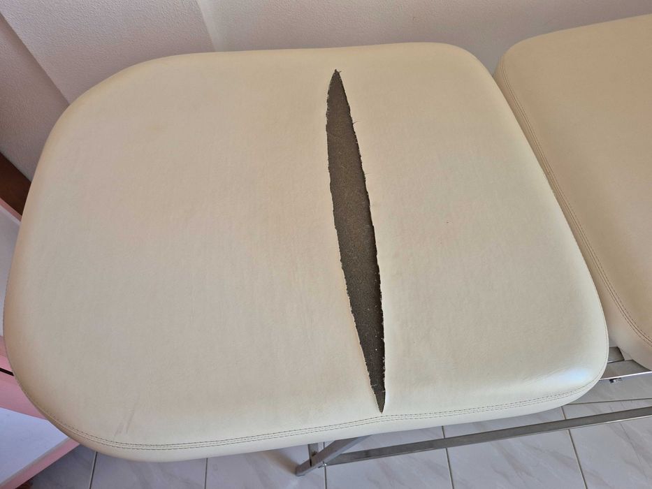 Mesa de massagem profissional branca
