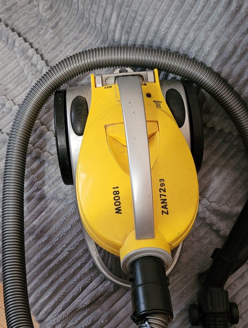 Циклонний пилосос Zanussi 1800 ватт