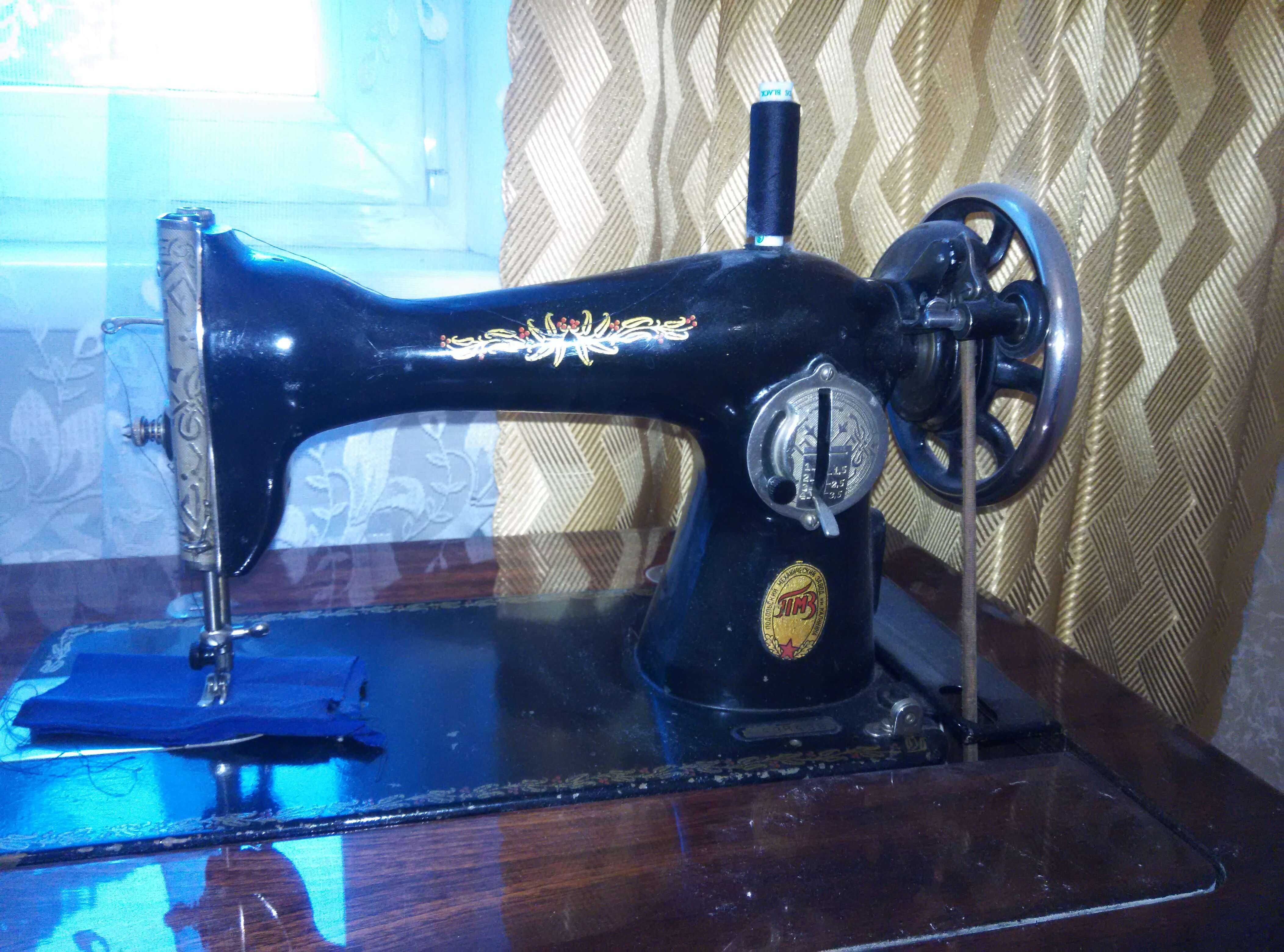Швейная машинка подольского завода (ПМЗ)