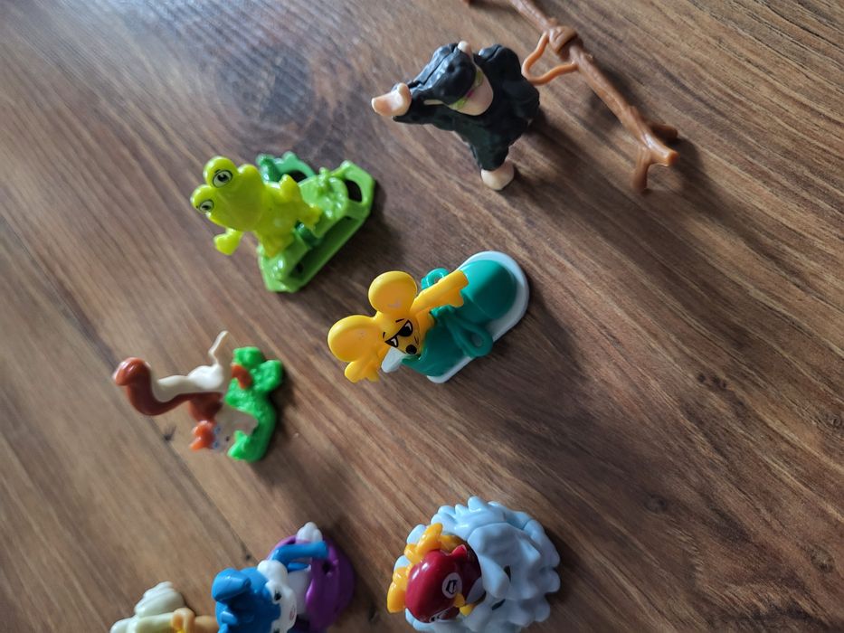 Figurki jajko Kinder niespodzianka wielkanoc