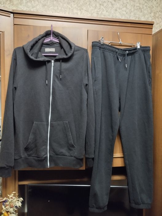 Спортивный костюм Primark теплый 50 размер.