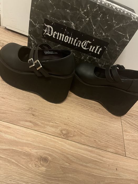 Buty demonia kera