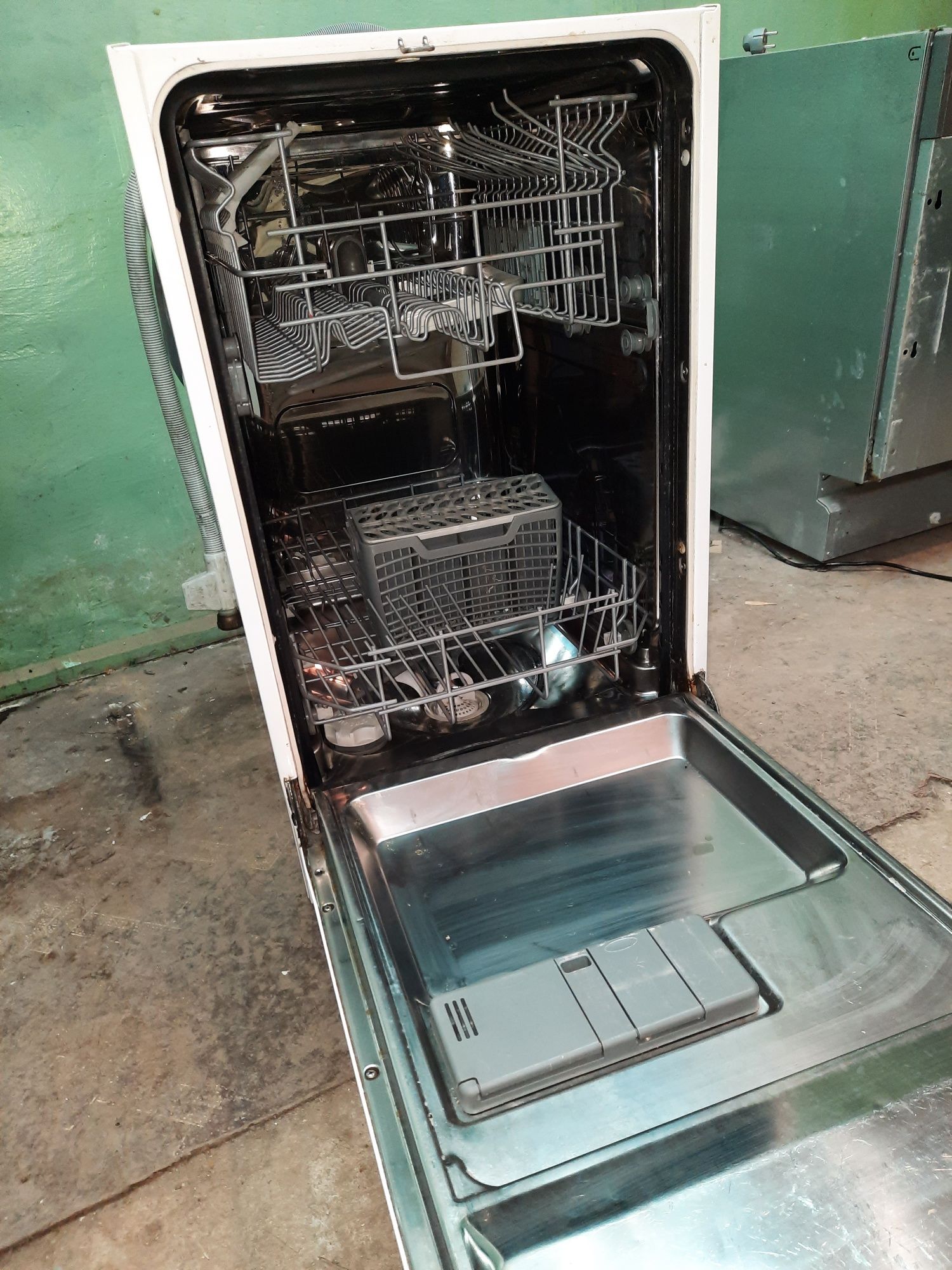 Посудомийна машина вбудована Electrolux,Smeg виробництва Італія