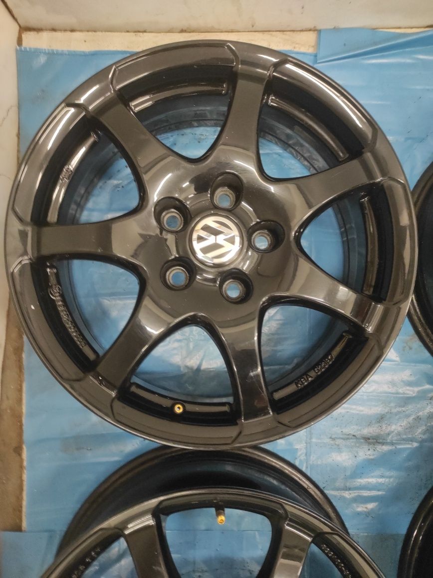 38 Felgi aluminiowe VW VOLKSWAGEN R 16 5x112 Czarne Bardzo Ładne