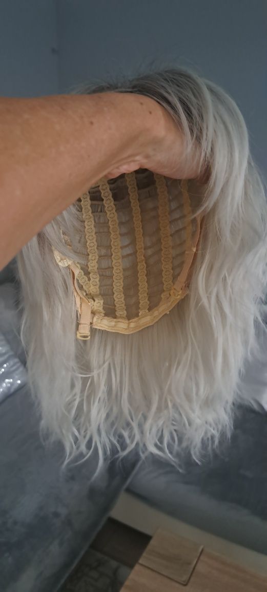 Peruka ze zdjęcia platynowy blond