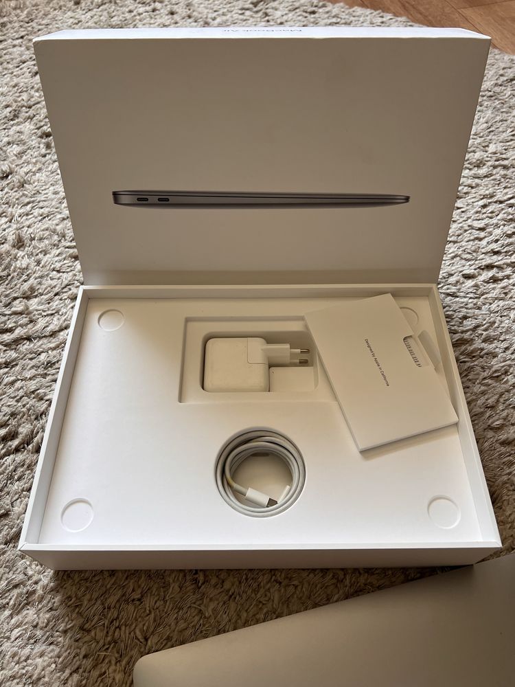 Macbook air 2020 core i3 8g 256g space gray