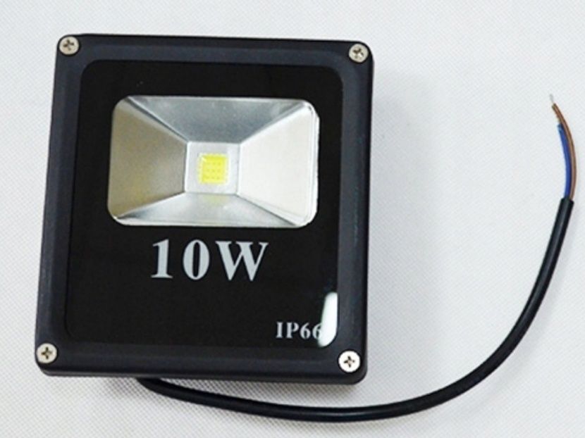 Lampa naświetlacz halogen led 10W  IP66