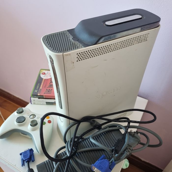 Xbox 360 120BG com 4 jogos e comando original em