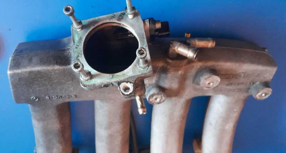 Kolektor dolotowy ssący Audi A4 Passat B5 1.8 Turbo 06B133223AD