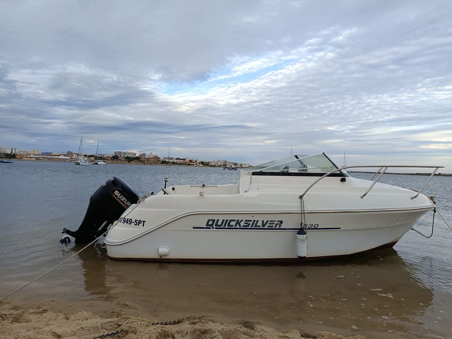 Quiksilver 530  semicabinado