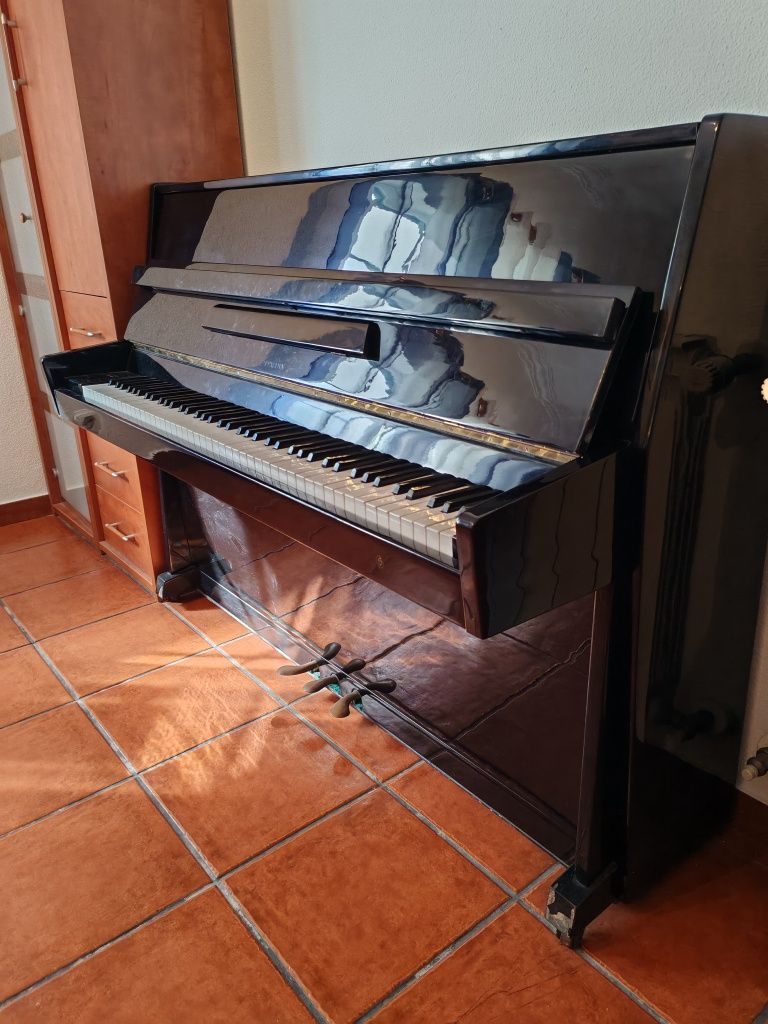 Piano vertical Lippmann