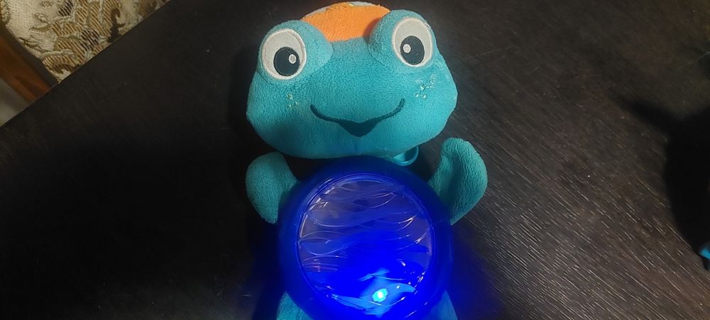 Żółw maskotka na baterie