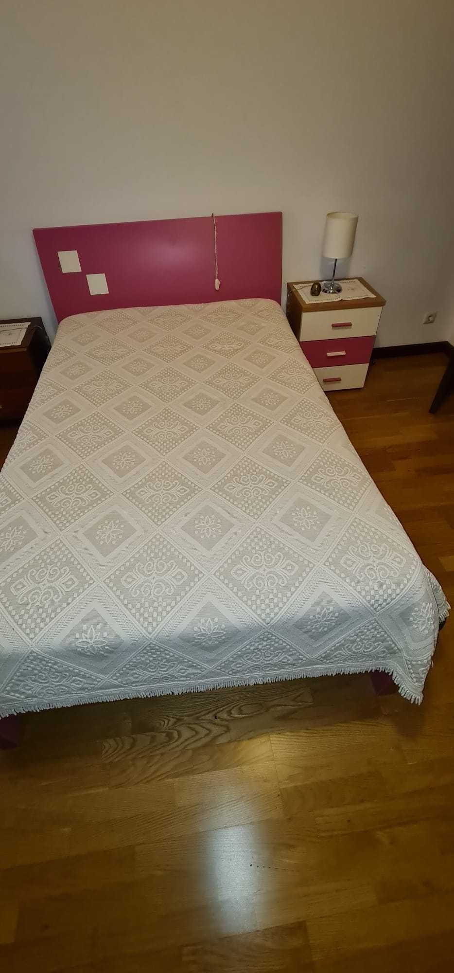 Vende-se cama com 1.30 largura
