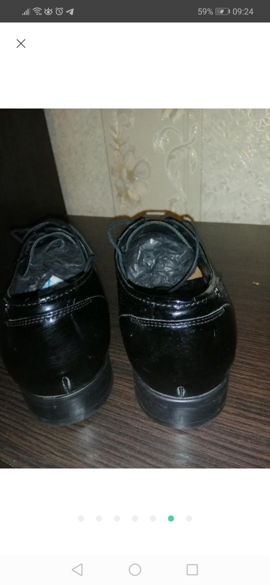 Чорні лакові туфлі Італія