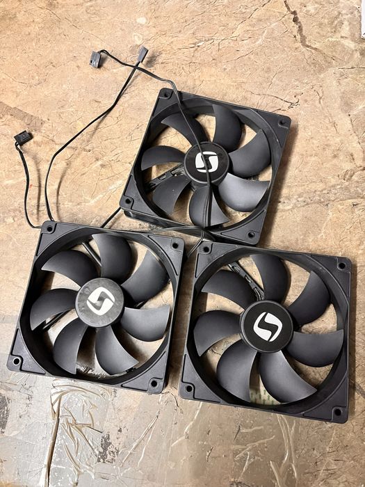 Trzy wentylatory silentiumpc 120mm