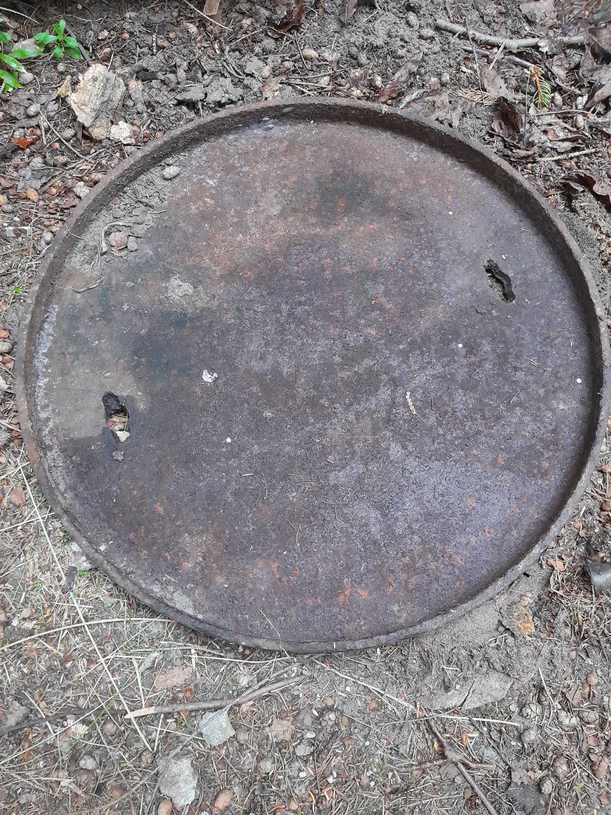 Właz żeliwny studzienki 50 cm